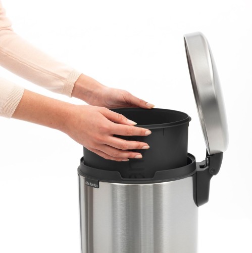 Brabantia Newicon Pedal bin, 3 litre, plastic bucket - Brilliant Steel