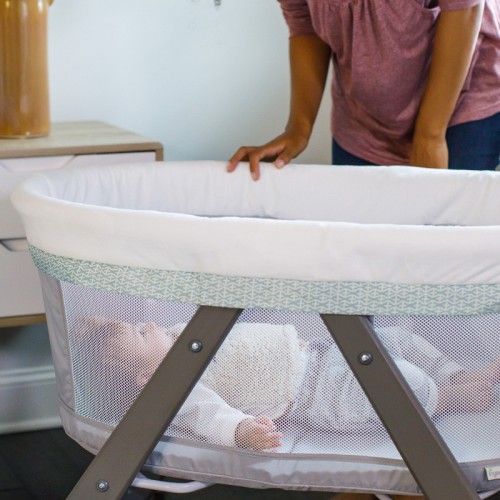 Ingenuity Wood Fold Away Rocking Bassinet Classic