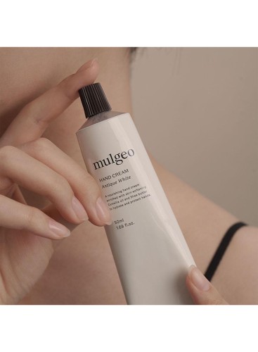 Hand cream Antique White, camellia seed oil and shea butter to hydrate Korean Sk