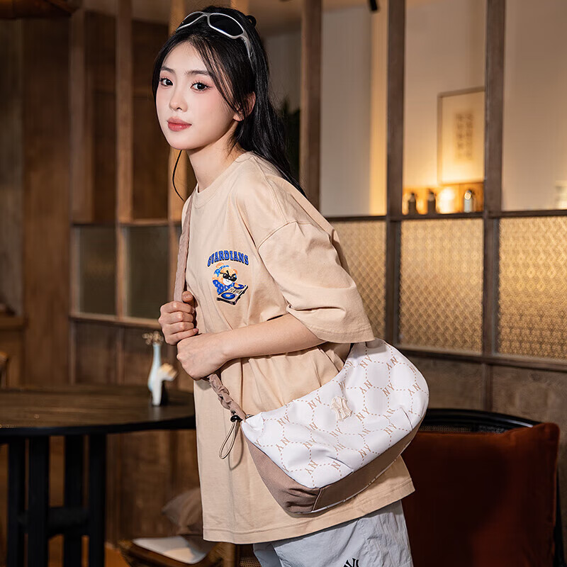 MLB New Single Shoulder Crossbody Bag with Cloud Pattern for Commuting, Adjustab...