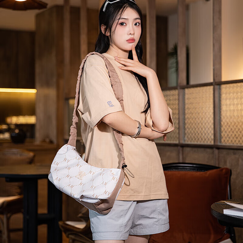 MLB New Single Shoulder Crossbody Bag with Cloud Pattern for Commuting, Adjustab...