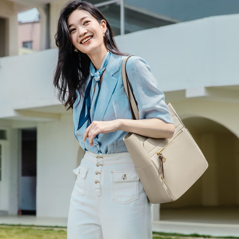 Golf Shoulder Bag for Women, Large Capacity 15-Inch Laptop Bag, Lightweight Hand...