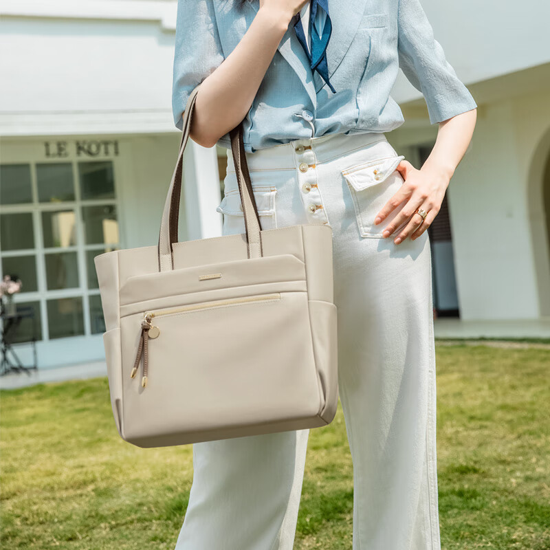 Golf Shoulder Bag for Women, Large Capacity 15-Inch Laptop Bag, Lightweight Hand...