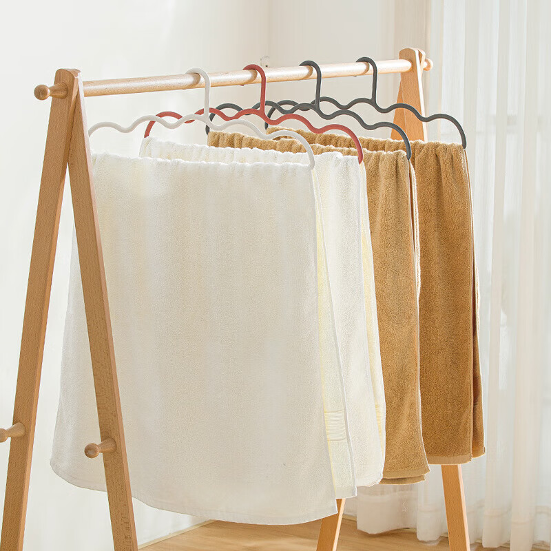 Fan Ye's 3-Pack Large Coat Hangers for Home Use, Non-Slip, Seamless, for Drying...