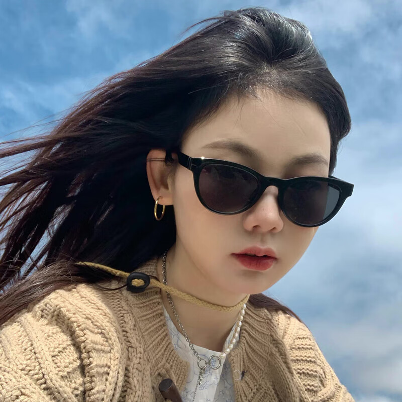 Angelamiao Cat Eye Small Frame Sunglasses Fashion UV Protection Polarized Sungla...