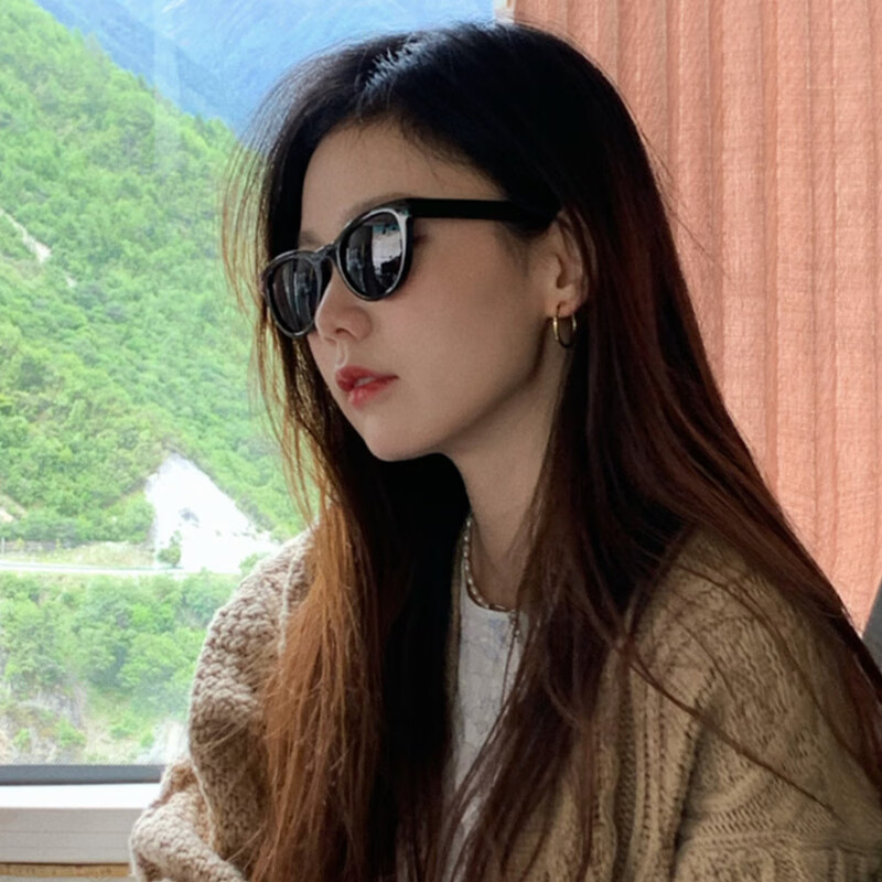 Angelamiao Cat Eye Small Frame Sunglasses Fashion UV Protection Polarized Sungla...