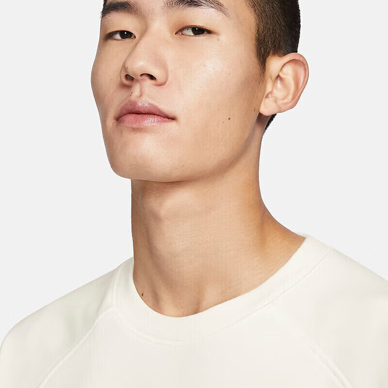 Nike Men's Winter Crew Neck Sweatshirt, Fleece-Lined for Warmth, Casual Sportswe...