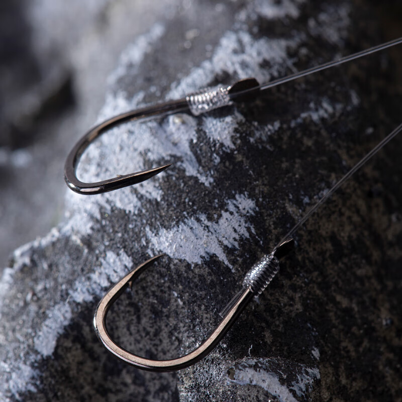 Folk artist Yiseni's pre-tied double hook fishing rig with anti-tangle barbs, re...