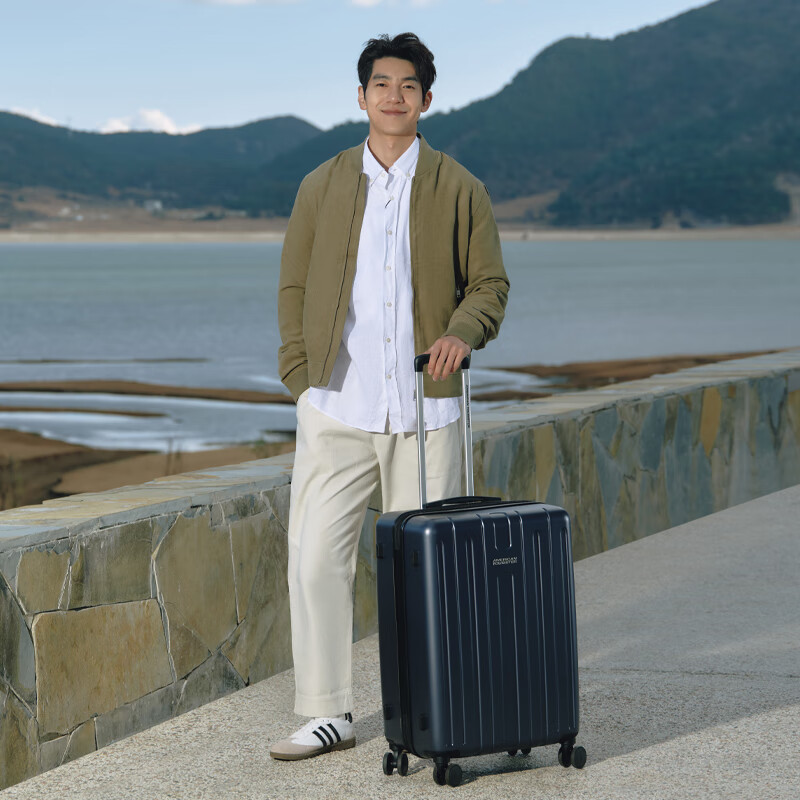 American Tourister 20-Inch Fashion Luggage Suitcase for College Students Boardin...