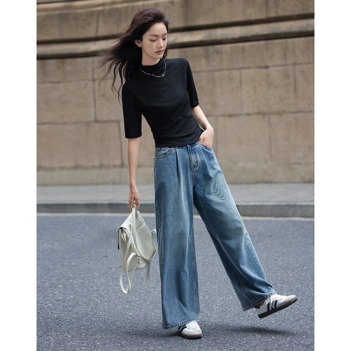 Demark basic inner wear T-shirt with high collar and slim fit short sleeves for women, black, size S